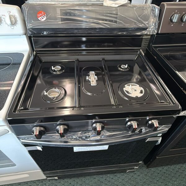 Samsung Used 30 Inch Freestanding Gas Smart Range - Image 2