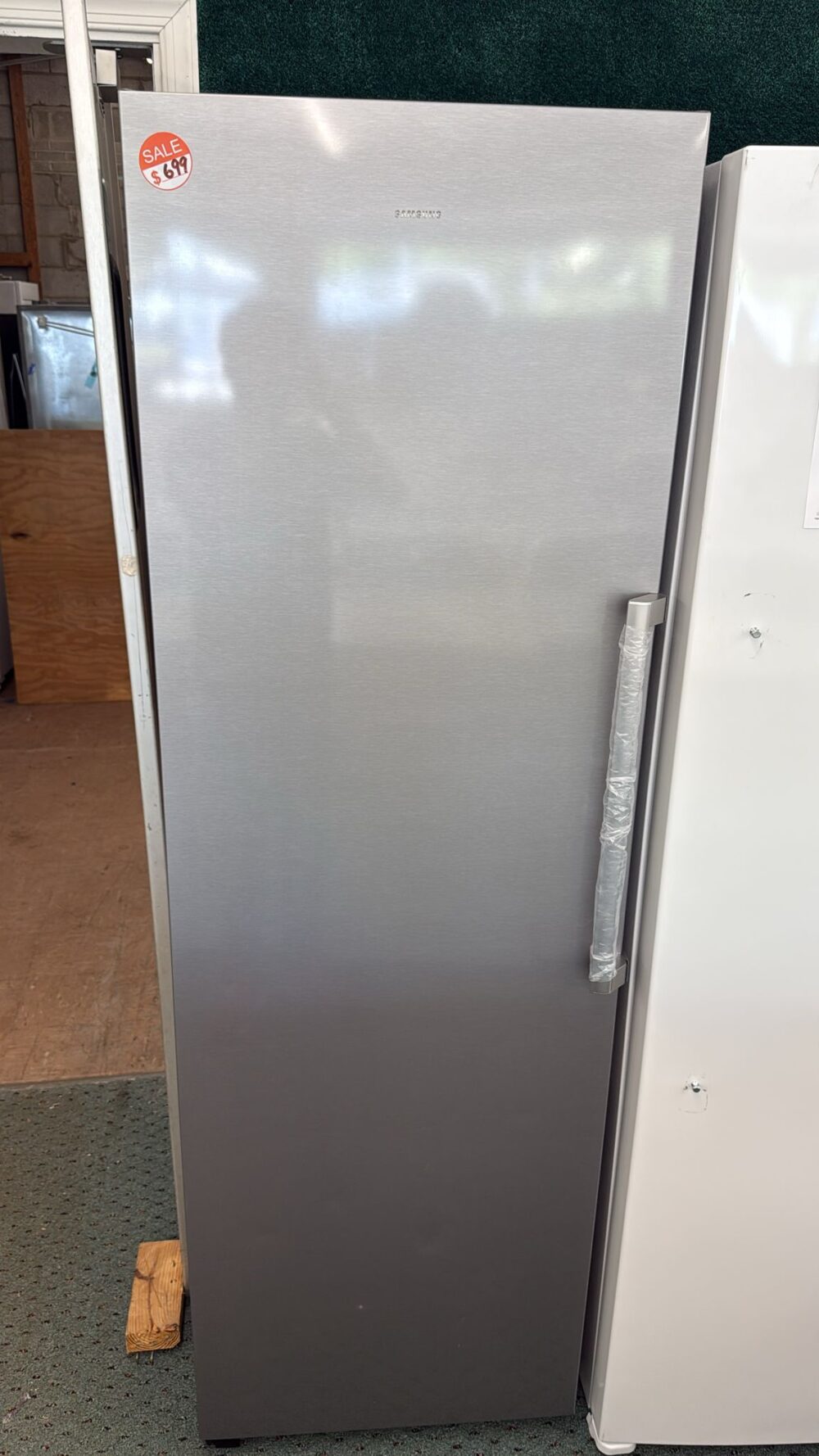 Samsung Used 24 Inch Upright Convertible Freezer - Image 2