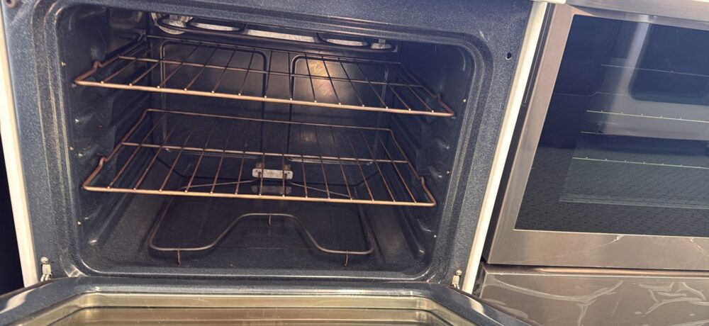 GE 30 Inch Freestanding Electric Range - Image 3