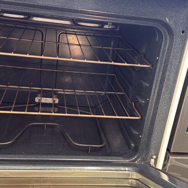 GE 30 Inch Freestanding Electric Range - Image 3