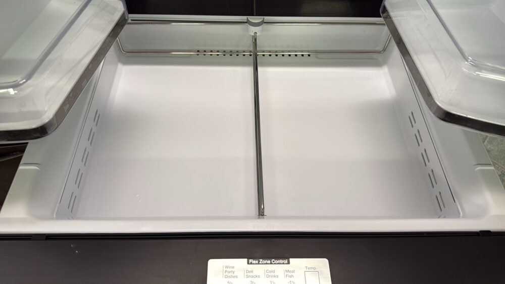 Samsung Used 33 Inch 4-Door French Door Refrigerator - Image 4