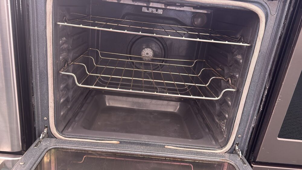 Whirlpool Used 30 Inch Freestanding Electric Range - Image 3