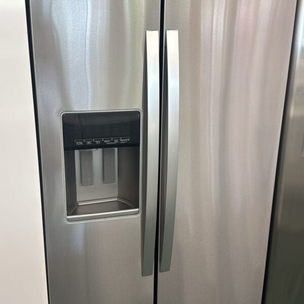 Whirlpool Like New 36-inch Wide Side-by-Side Refrigerator - Image 4