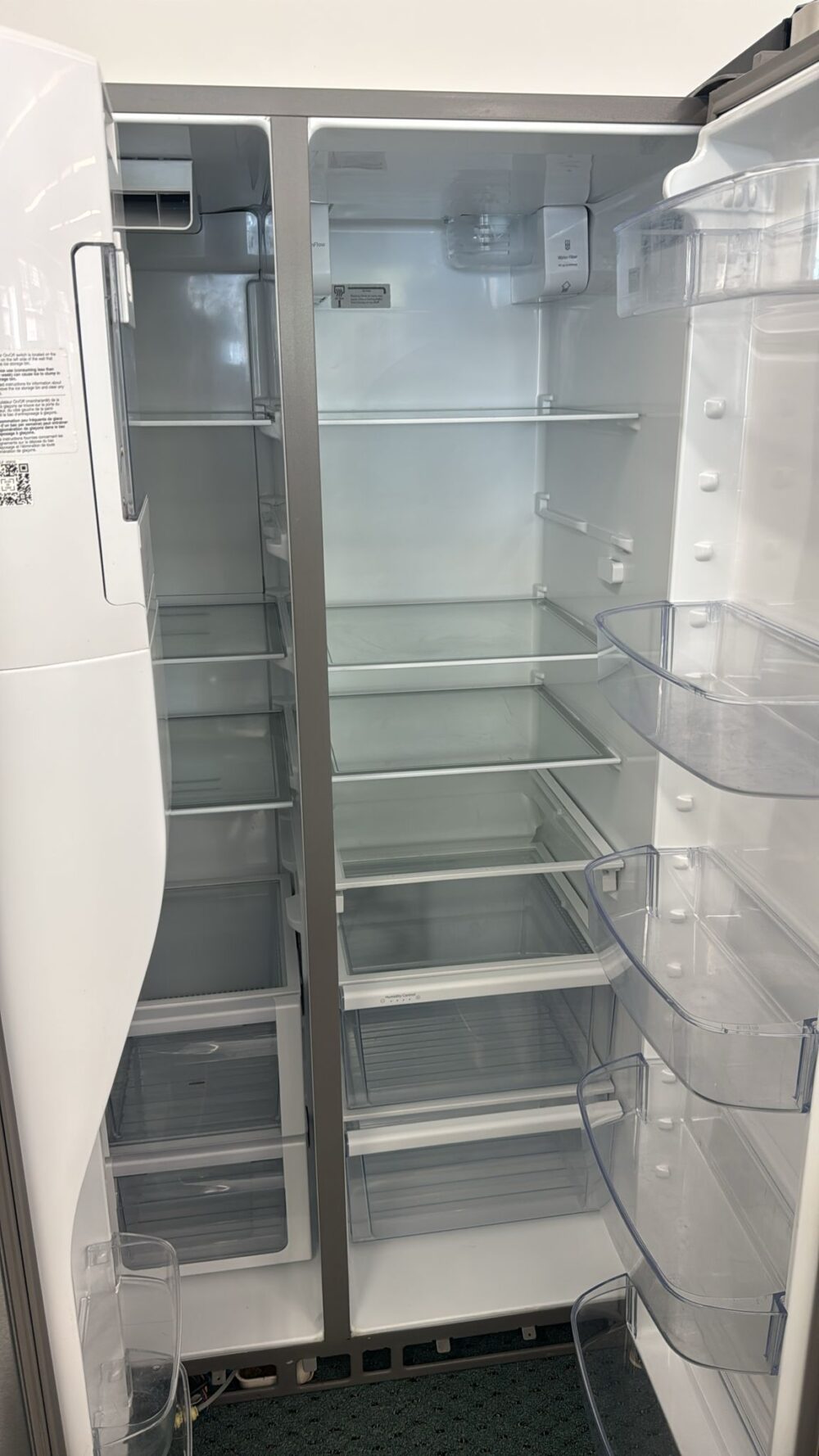 Whirlpool Like New 36-inch Wide Side-by-Side Refrigerator - Image 3