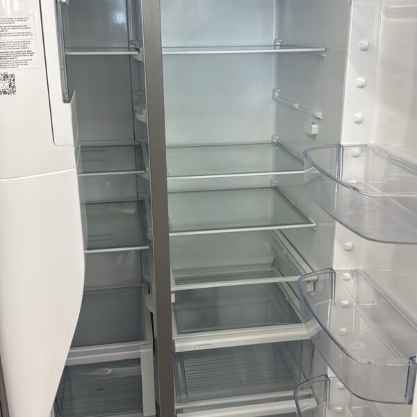 Whirlpool Like New 36-inch Wide Side-by-Side Refrigerator - Image 3