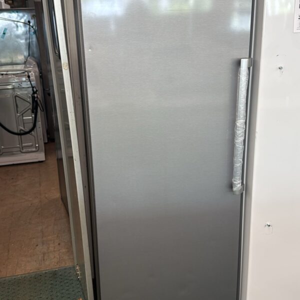 Samsung New 24 Inch Upright Convertible Freezer - Image 4