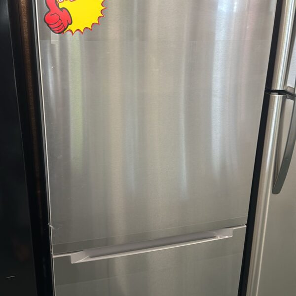 Midea New 30 Inch Bottom Mount Refrigerator - Image 4