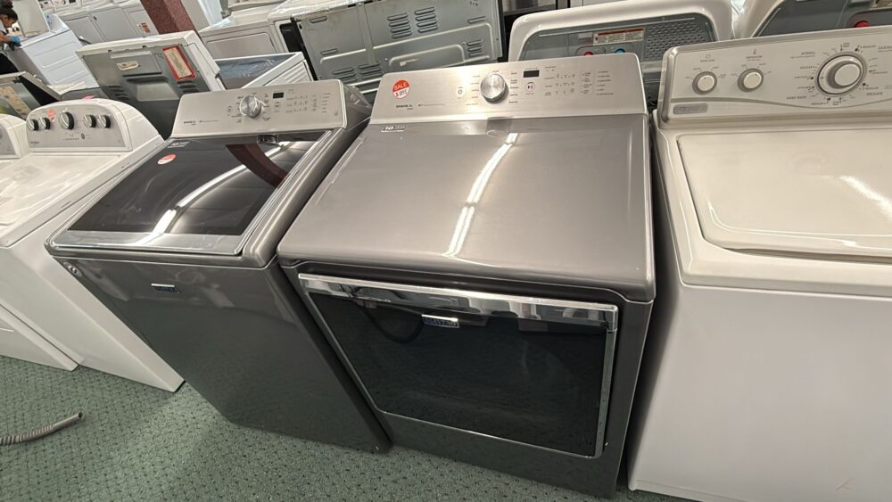 Maytag Used 28 Inch 5.3 cu. ft. Top Load Washer With Electric Dryer