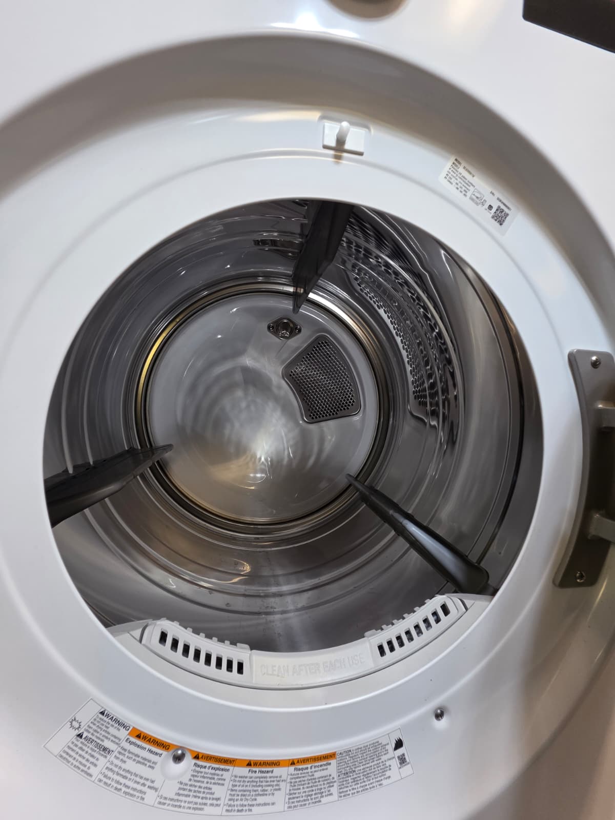 LG NEW ELECTRIC FRONT LOAD WASHER DRYER SET WITH WARRANTY - Image 3