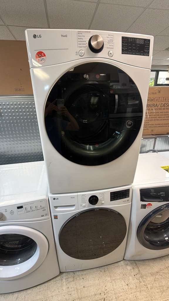 LG WM4080HWA 27″ 4.5 Cu. Ft. Smart Front Load Washer LG DLGX4001W 27″ 7.4 Cu. Ft. Smart Gas Dryer
