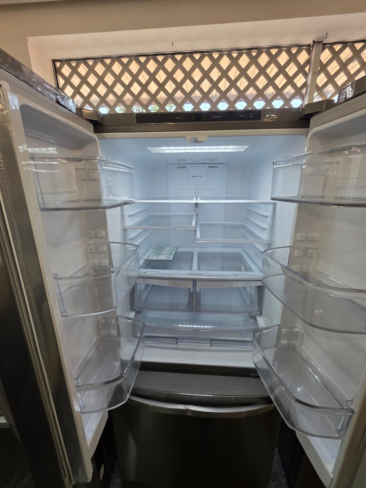 LG 22 Cu. Ft. French Door Refrigerator with Ice Maker – LFCS22520S - Image 2