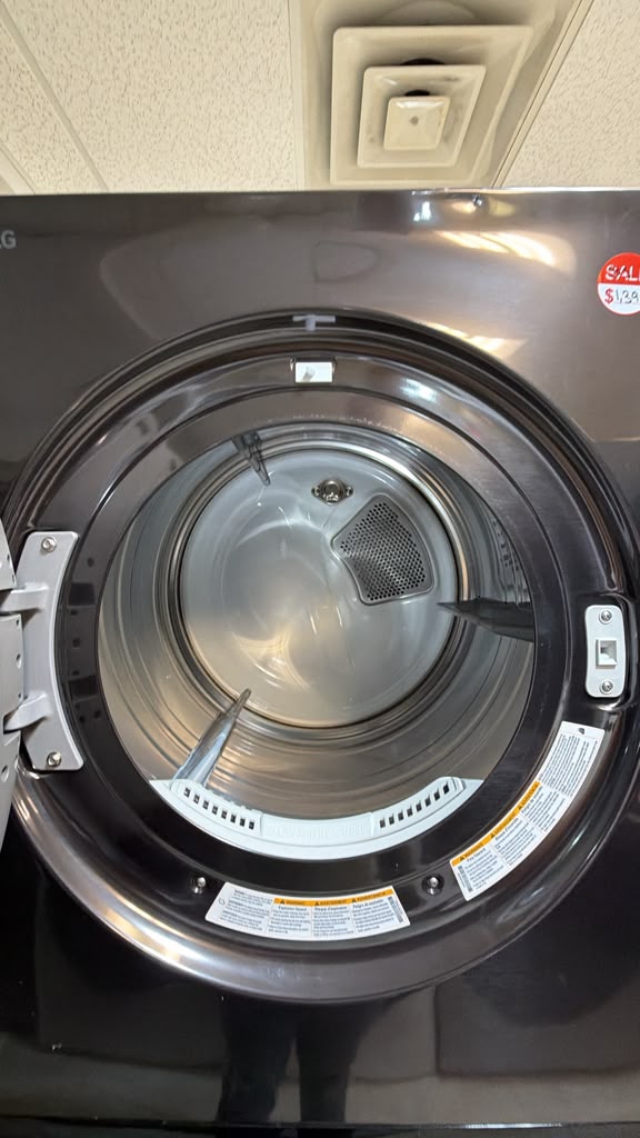 LG WKGX301HBA 27" 5.0 Cu. Ft. Washer & 7.4 Cu. Ft. Gas Dryer WashTower - Image 3