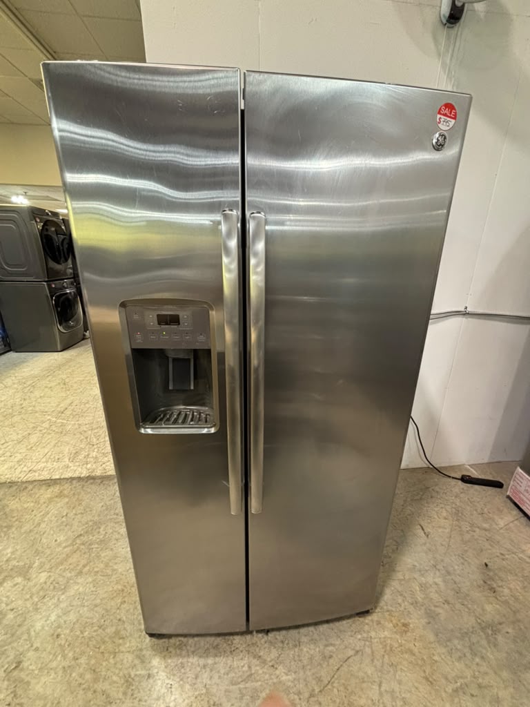 GE GSE25HSHBHSS 25.3 Cu. Ft. Side-by-Side Refrigerator