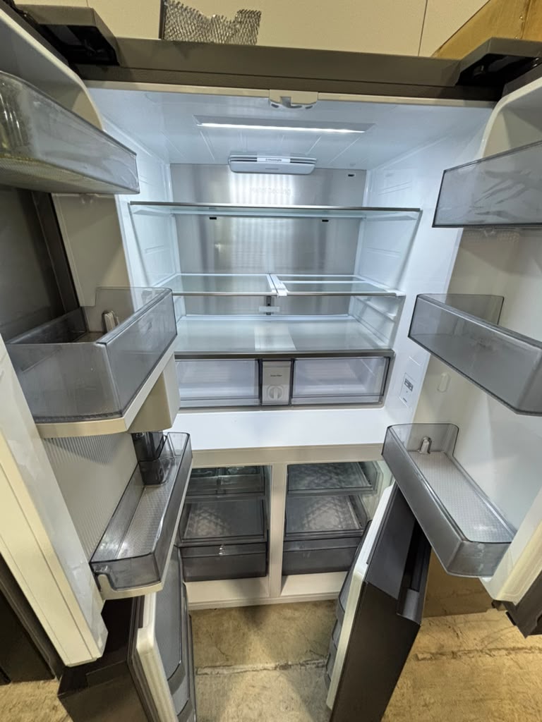 Samsung RF29DB9600QL 28.6 Cu. Ft. Bespoke 4-Door Flex Refrigerator - Image 2