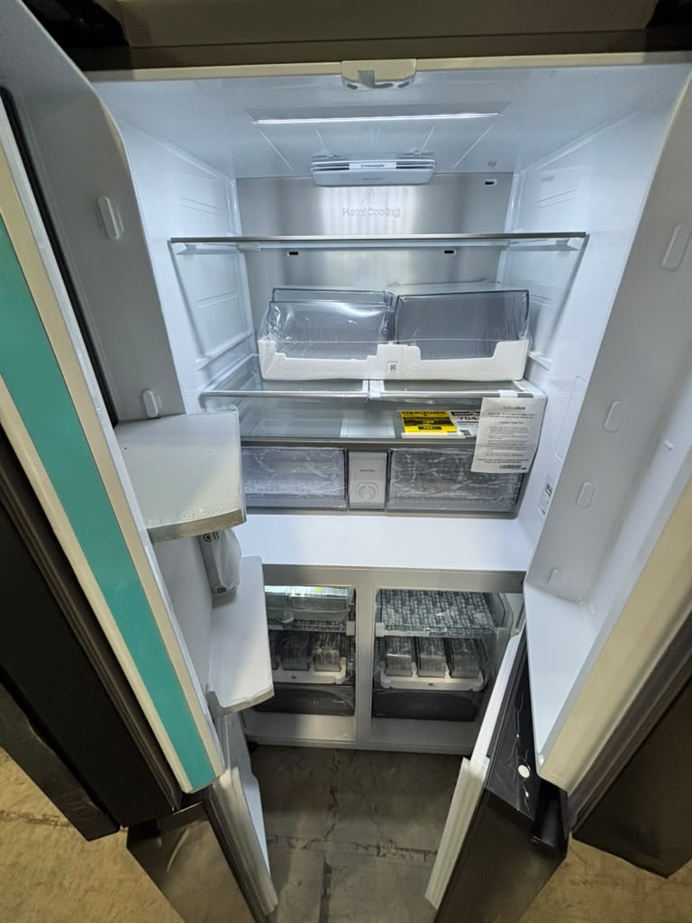 Samsung RF29DB9600QL 29 Cu. Ft. Bespoke 4-Door Flex Refrigerator - Image 2