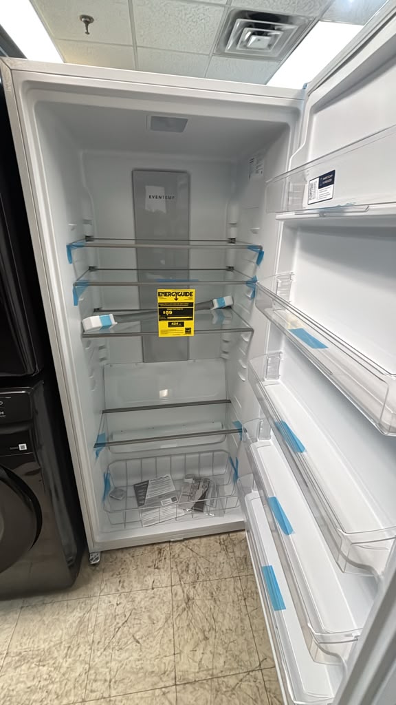Frigidaire FFUE2024AWG 20 Cu. Ft. Garage-Ready Upright Freezer - Image 2