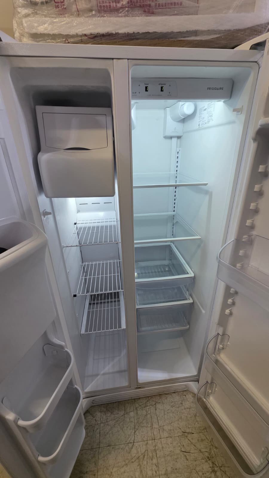 Frigidaire LFSS2312TP0 22.1 Cu. Ft. Side-by-Side Refrigerator - Image 2