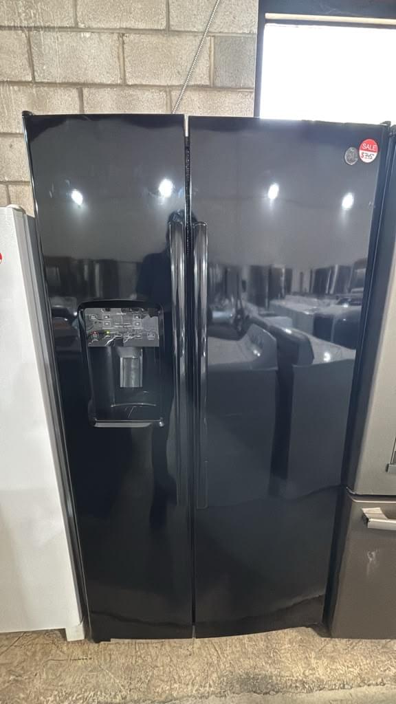 GE USED GSS25GGHLCBB 36″ 25.3 Cu. Ft. Side-by-Side Refrigerator