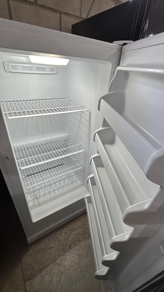 Kenmore Used 253.22442412 21 Cu. Ft. Upright Freezer - Image 3