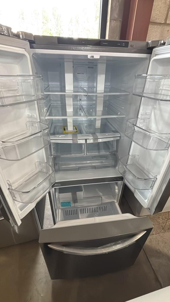 LG LFCS22520S 30″ 21.8 Cu. Ft. French Door Refrigerator - Image 2