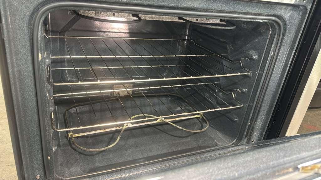 Whirlpool Used WFE320M0JS0 30″ 5.3 Cu. Ft. Freestanding Electric Range - Image 3