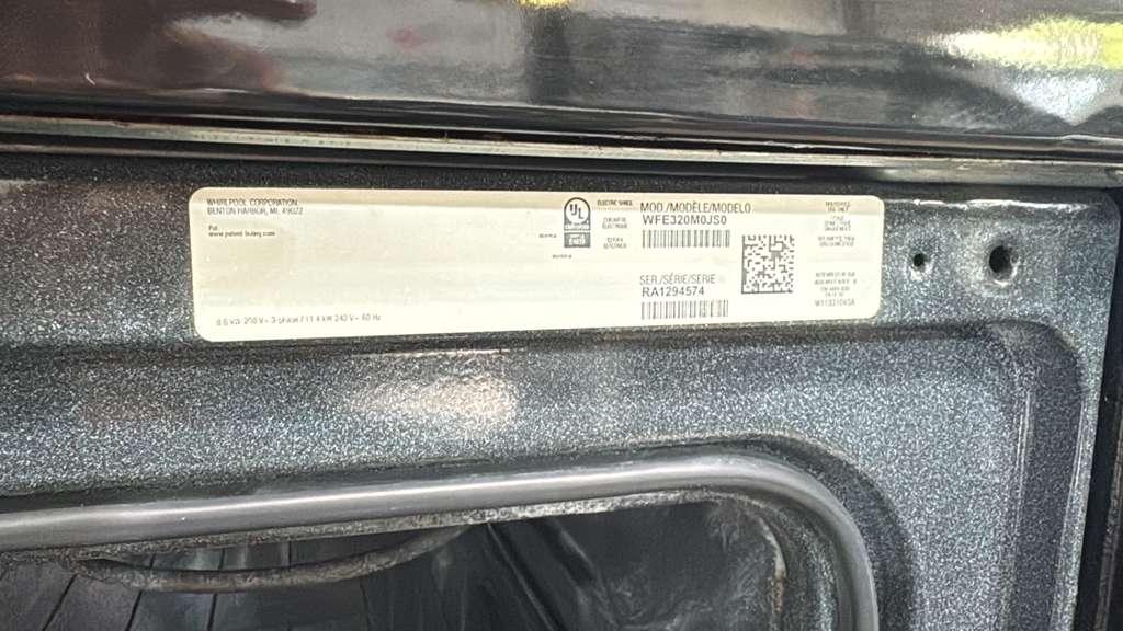 Whirlpool Used WFE320M0JS0 30″ 5.3 Cu. Ft. Freestanding Electric Range - Image 2