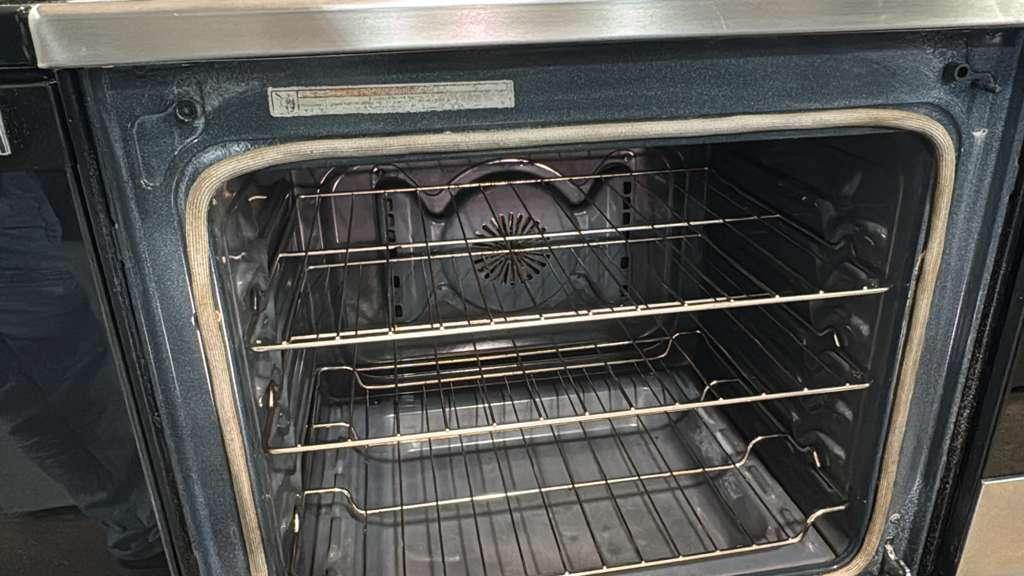 KitchenAid Used KFEG500ESS3 30″ 6.4 Cu. Ft. Electric Convection Range - Image 2