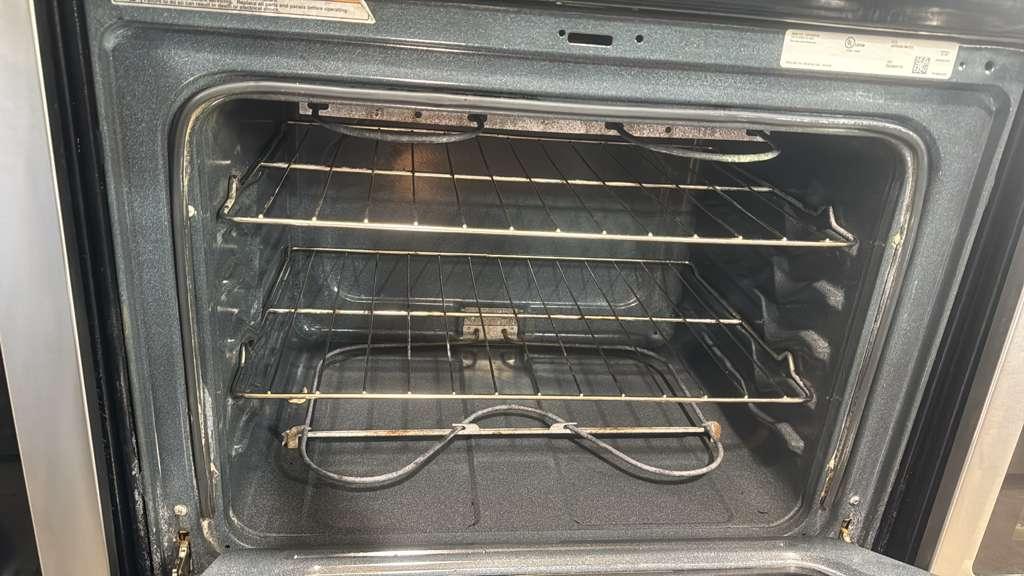 Amana Used AER630MFS1 30″ 4.8 Cu. Ft. Freestanding Electric Range - Image 2