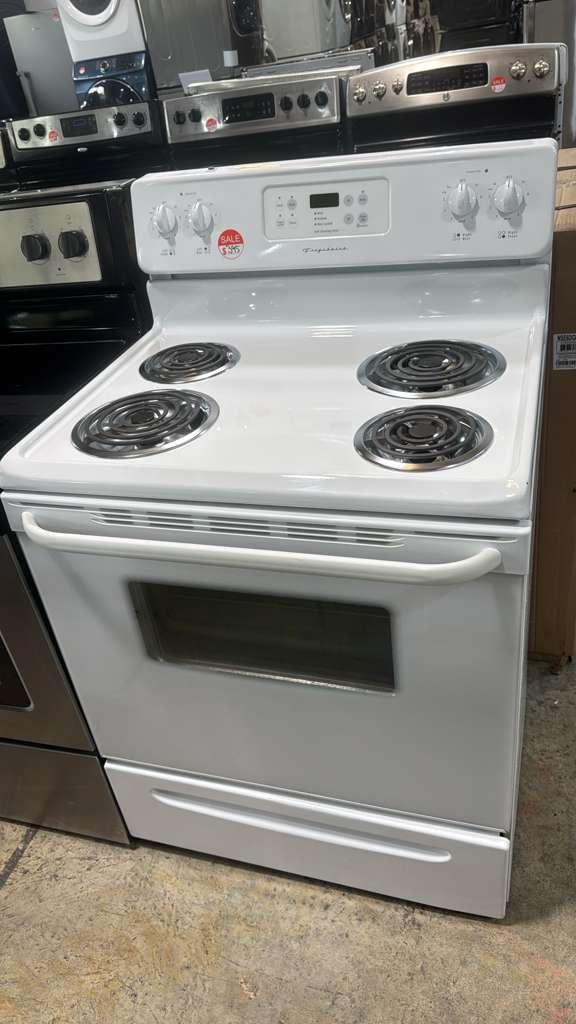 Frigidaire FEF352FSB 30″ 4.8 Cu. Ft. Freestanding Electric Range