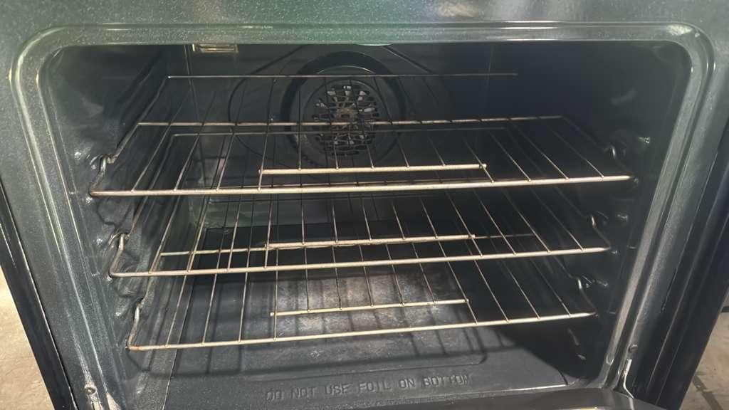 Kenmore Used 790.95103410 30″ 5.7 Cu. Ft. Freestanding Electric Range - Image 2