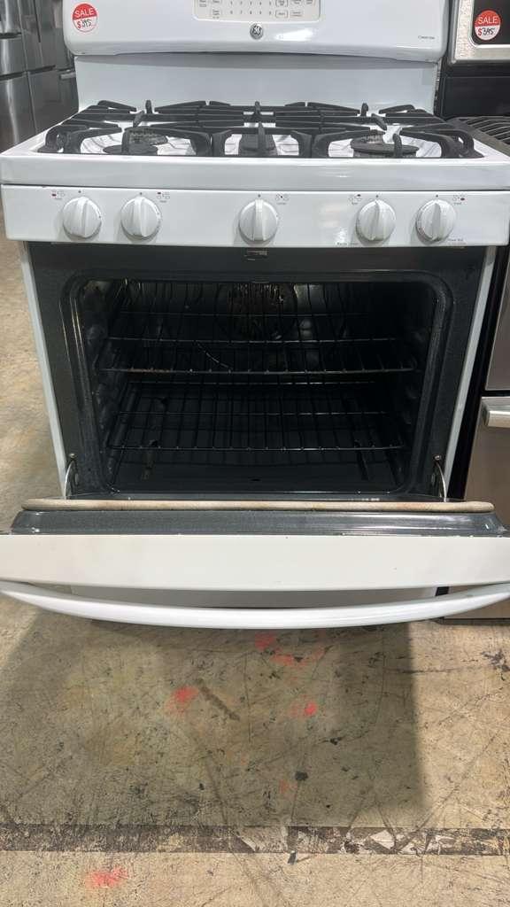 GE Used JGB600DET2WW 30″ 5.0 Cu. Ft. Freestanding Gas Range - Image 2