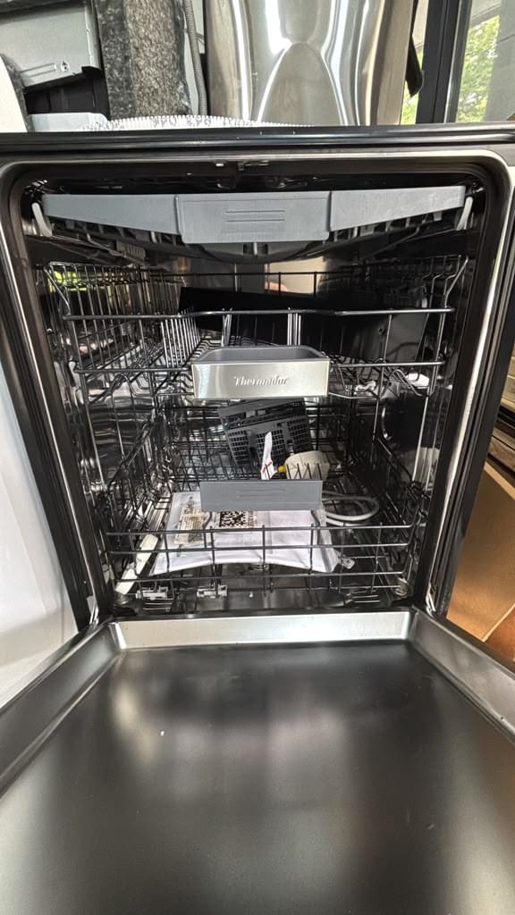 Thermador DWHD640EFP 24″ Built-In Dishwasher - Image 2