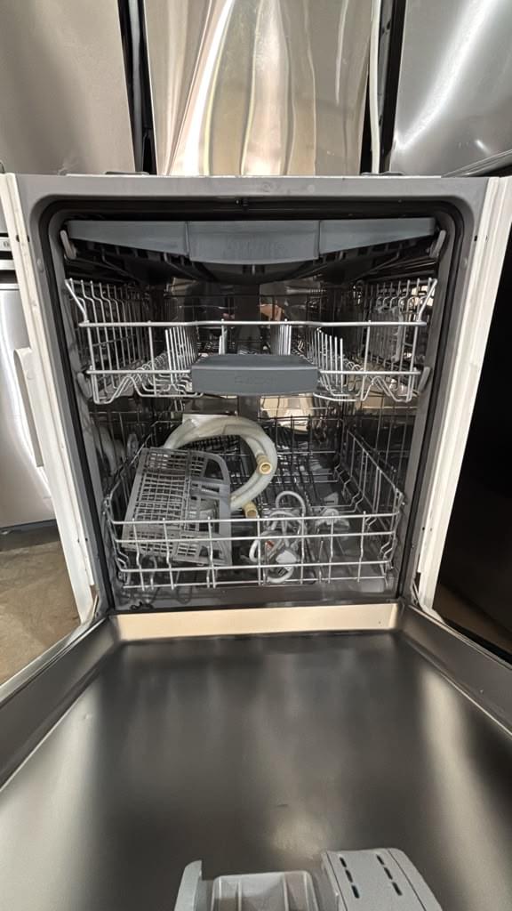 Bosch SHX5AEM2N 24″ Built-In Dishwasher with 3rd Rack - Image 2