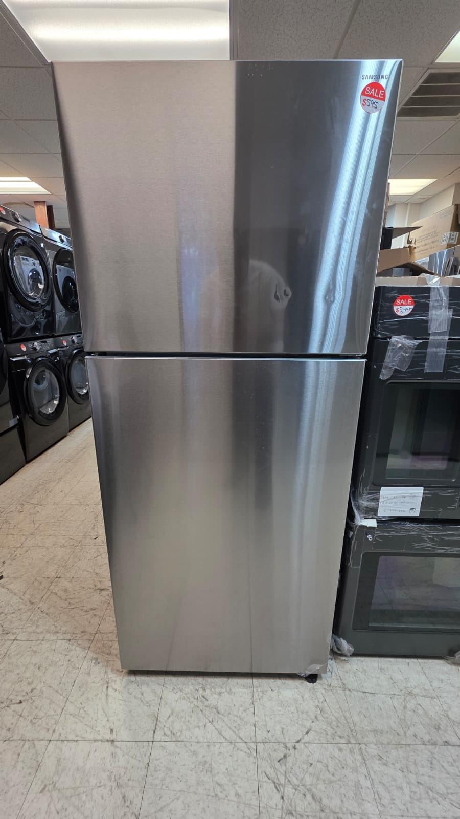 Samsung RT70F18LRSR 28″ 17.5 Cu. Ft. Top Freezer Refrigerator