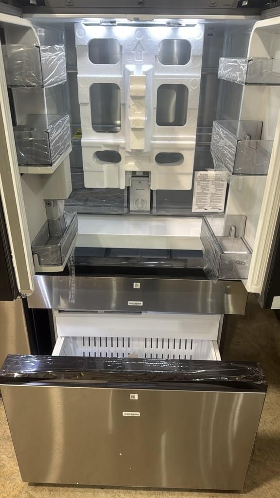 Samsung RF32CG5900SR 36″ 30 Cu. Ft. Smart French Door Refrigerator with Family Hub - Image 2