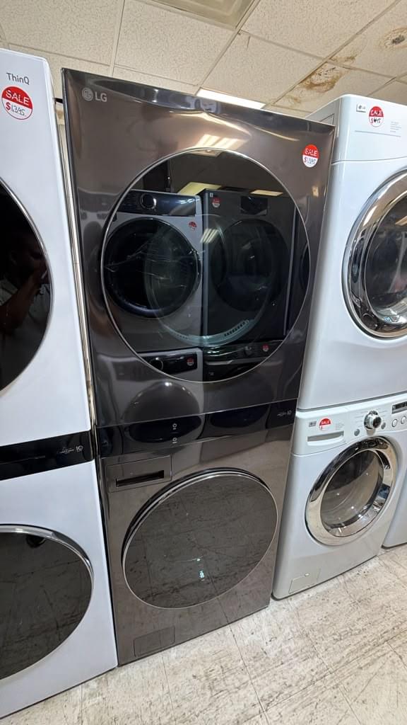 LG WKGX301HBA 27" 5.0 Cu. Ft. Washer & 7.4 Cu. Ft. Gas Dryer WashTower