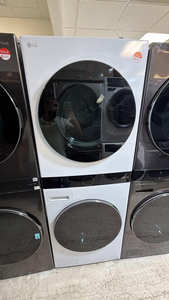 LG WKGX201HWA 27" 4.5 Cu. Ft. Washer & 7.4 Cu. Ft. Gas Dryer WashTower