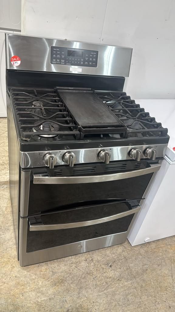 GE Profile Used PGB960EEJSS 30" 6.8 Cu. Ft. Double Oven Gas Convection Range